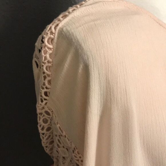 D2 by Daniel Rainn Crocheted shoulder blouse - Picture 4 of 4